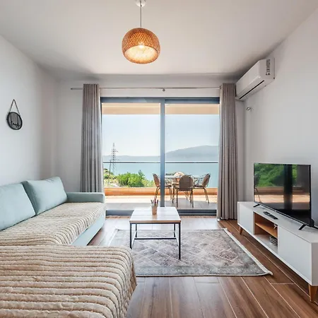 Exclusive Seafront By Pikhost Apartamento Vlorë