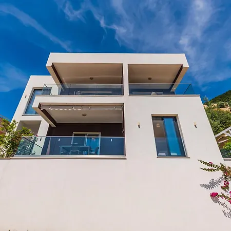 Exclusive Seafront By Pikhost * Vlorë
