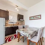 Exclusive Seafront By Pikhost Апартаменты