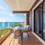 Апартаменты Exclusive Seafront By Pikhost