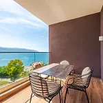 Exclusive Seafront By Pikhost Апартаменты