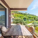 Апартаменты Exclusive Seafront By Pikhost *