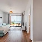 Exclusive Seafront By Pikhost Апартаменты