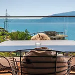 Апартаменты Exclusive Seafront By Pikhost *