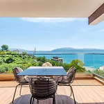 Апартаменты Exclusive Seafront By Pikhost