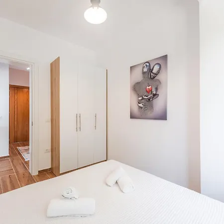 Exclusive Seafront By Pikhost Apartamento Vlorë