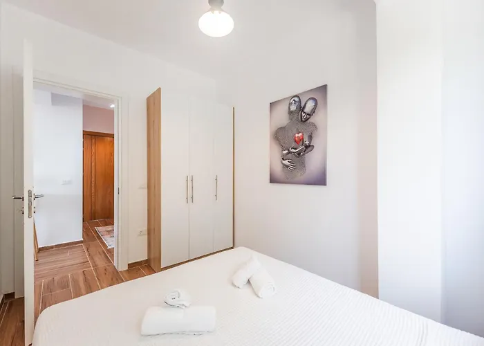 Exclusive Seafront By Pikhost Appartement Vlorë